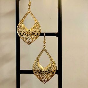 Really beautiful gold earrings with rhinestones